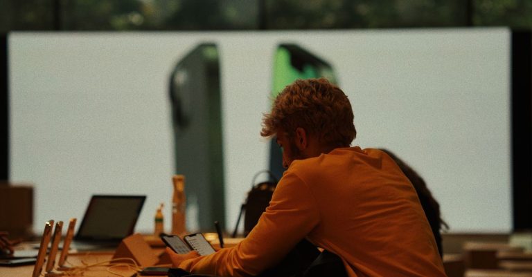 A customer examines smartphones in a modern İstanbul gadget store.