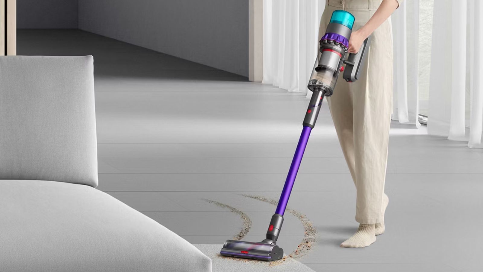 Dyson V16 en action nettoyage tapis