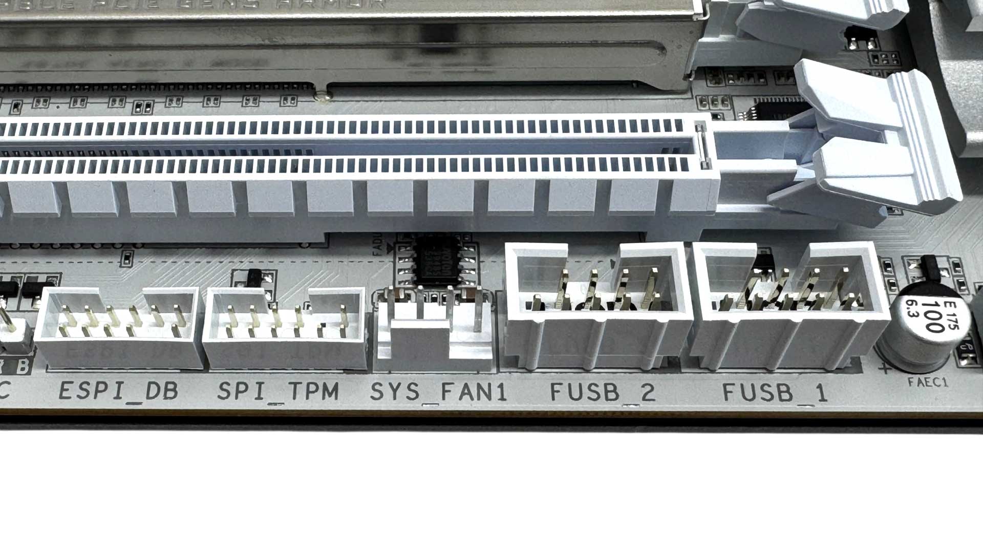 Panneau arrière I/O de la Gigabyte X870E Aero X3D Wood : USB4, double 5GbE, Wi-Fi 7